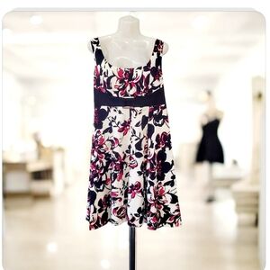 Chic Floral Scoop Neck Dress